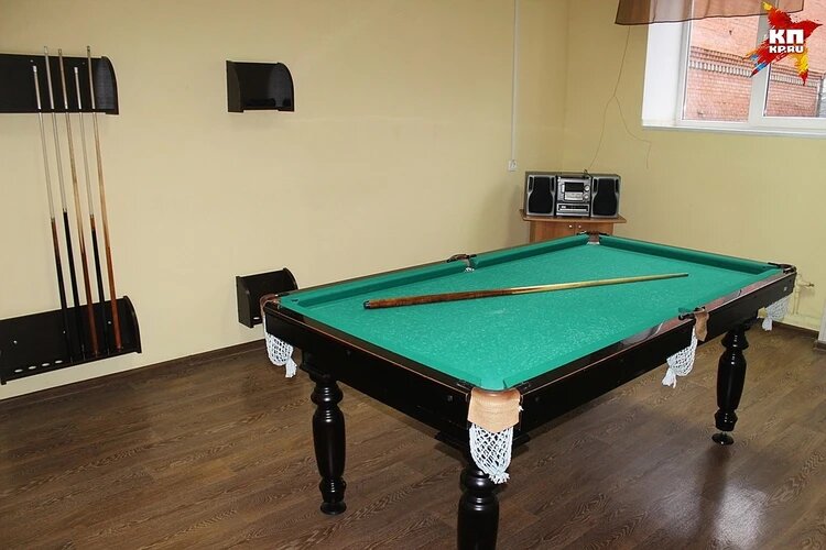 В колонии был свой бильярд. Фото: Роман ЛЯЛИН.