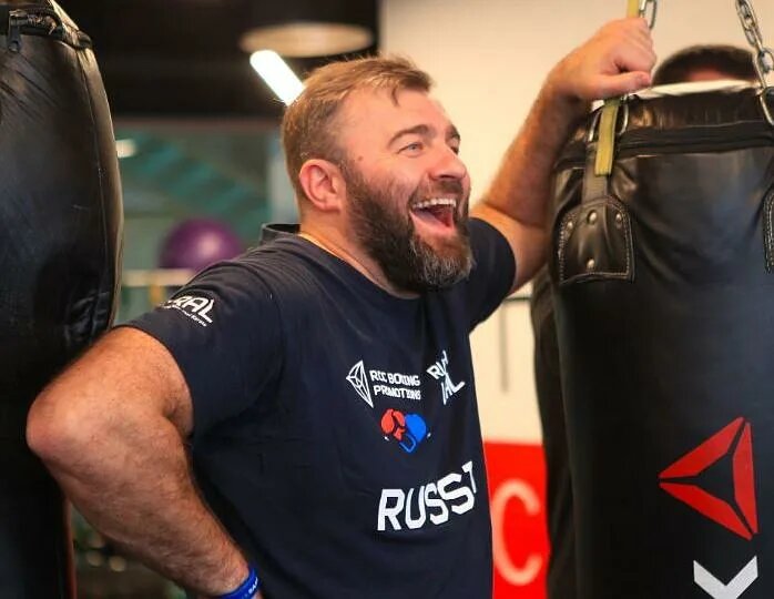 Народный артист РФ Михаил Пореченков.

