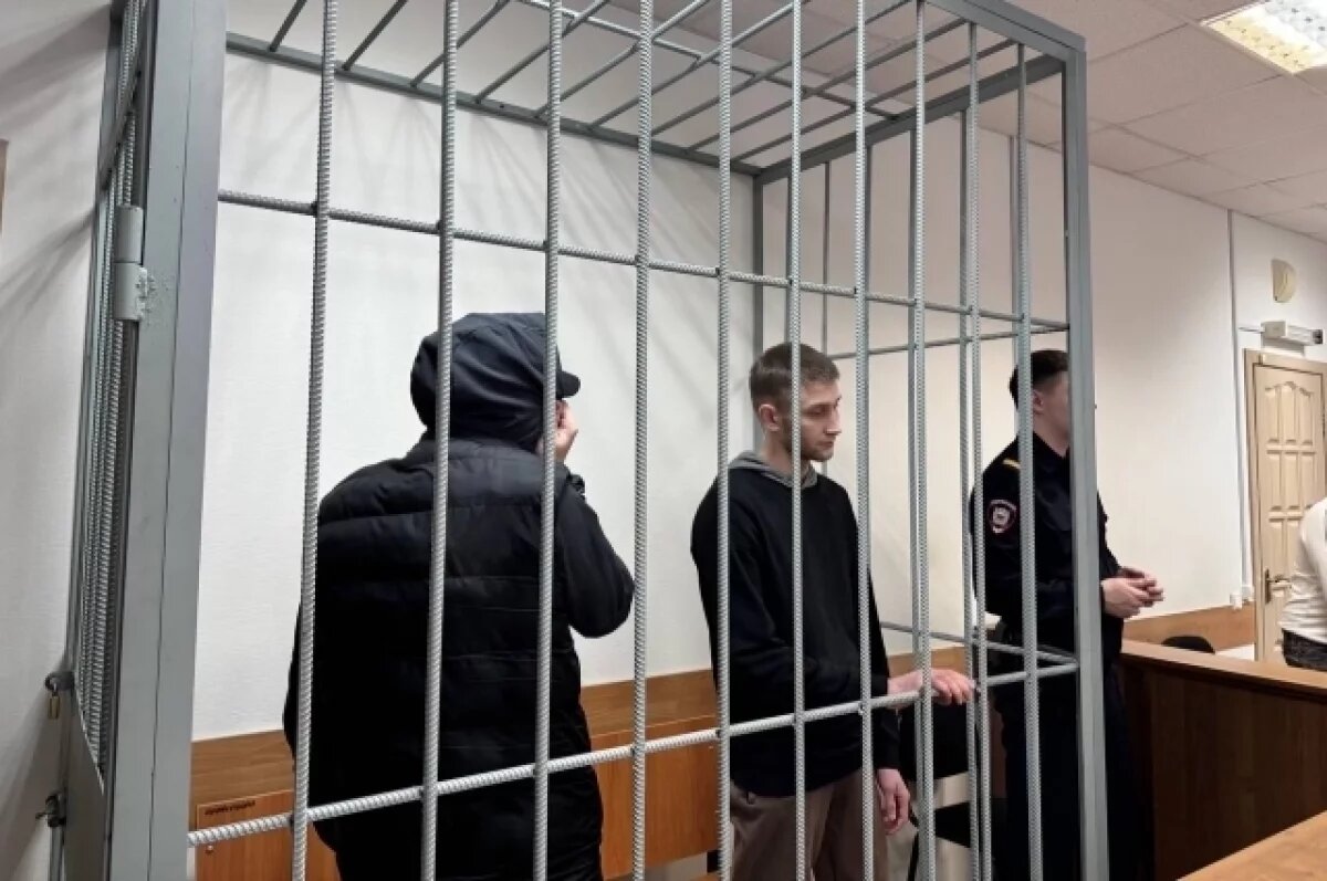    На Урале подложившим мужчине под дверь свиную голову дали по 16 лет колонии