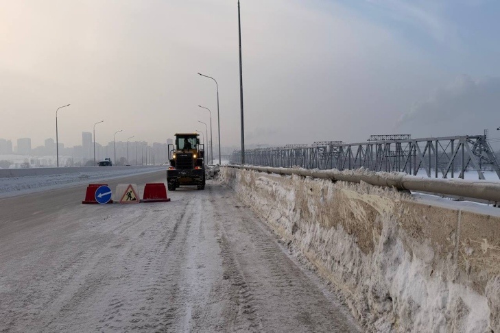 Снежные валы на 4 мосту назвали недопустимыми в прокуратуре Новосибирска