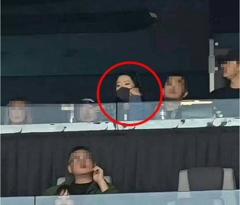 Снимок предпологаемой девушки Дилана.