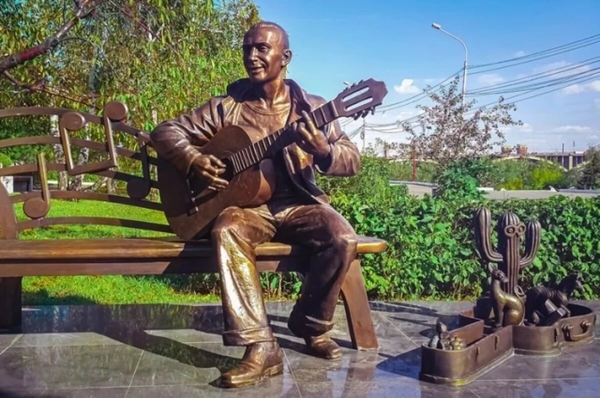    Скульптор Шавлыгин оценил бронзовые фигурки сусликов в Красноярске