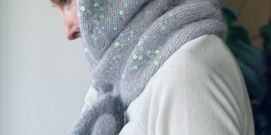 Шарф-капюшон из пуха норки с пайетками- секреты вязания!