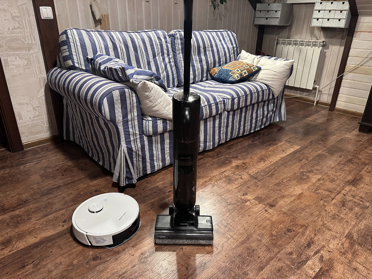 Два мои помощника. Один - работает, другой - стоит.