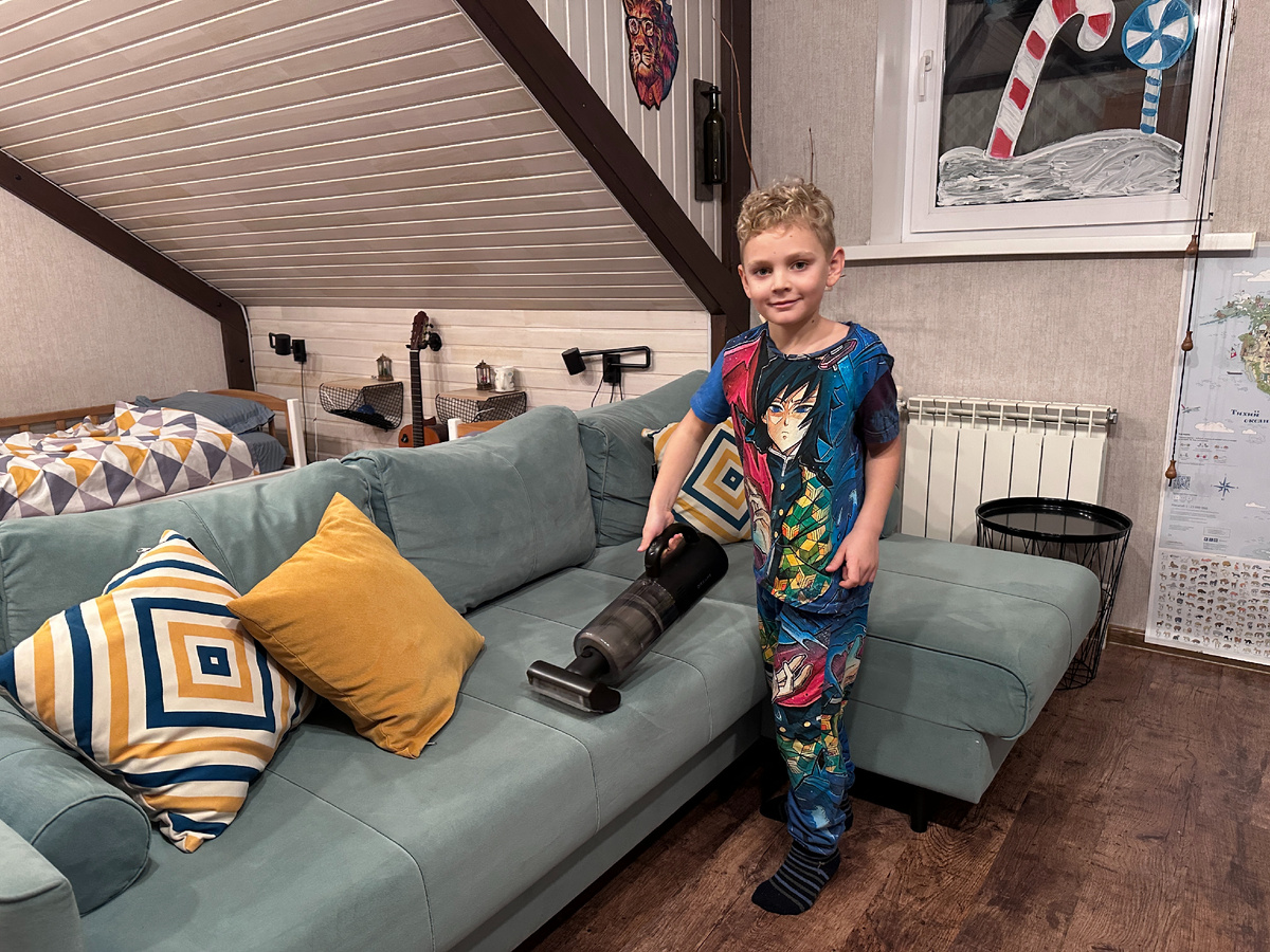 Плюсы у вертикального - в насадках и возможностях применения.