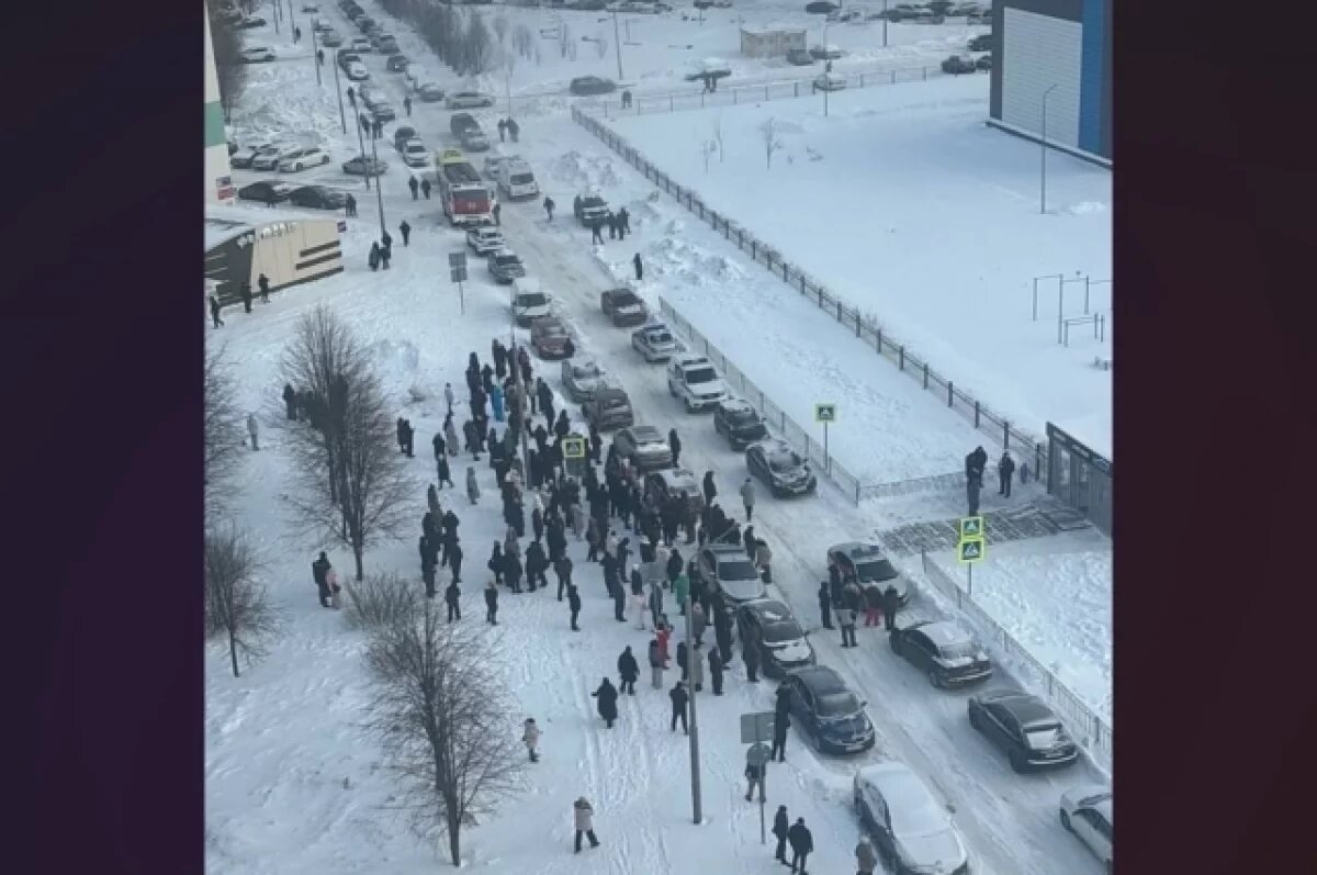    В маске и с ножом: что известно о нападении на лицей в Нижнекамске