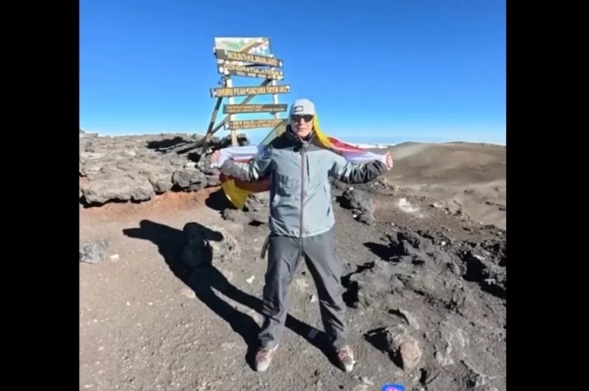    Хирург Давид Саутиев с вершины Килиманджаро поздравил УОКБ с 225-летием