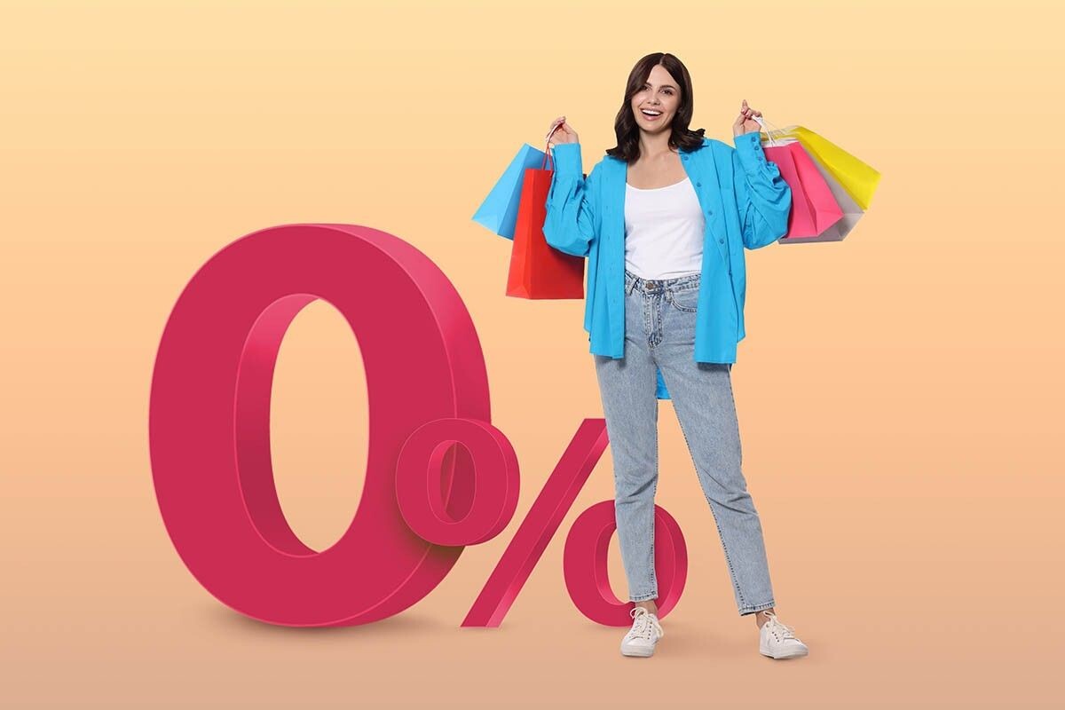 Внимательно читайте договор: нулевую ставку часто сохраняют, только если выполнить условия банка или оплатить допуслуги. Источник: New Africa / Shutterstock / FOTODOM📷

