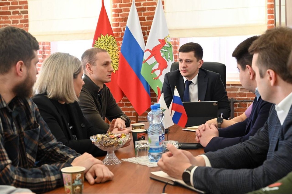    Для реализации проекта участники совещания определили две ключевые локации – микрорайон Александровский и 7-й микрорайон. Фото: телеграм-канал главы Ельца Вячеслава Жабина.