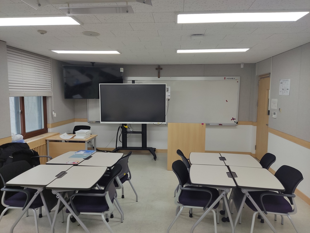 Один из классов на курсах корейского языка в Сеуле