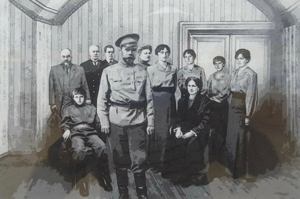 Царская семья и верные им люди. В доме Ипатьева.