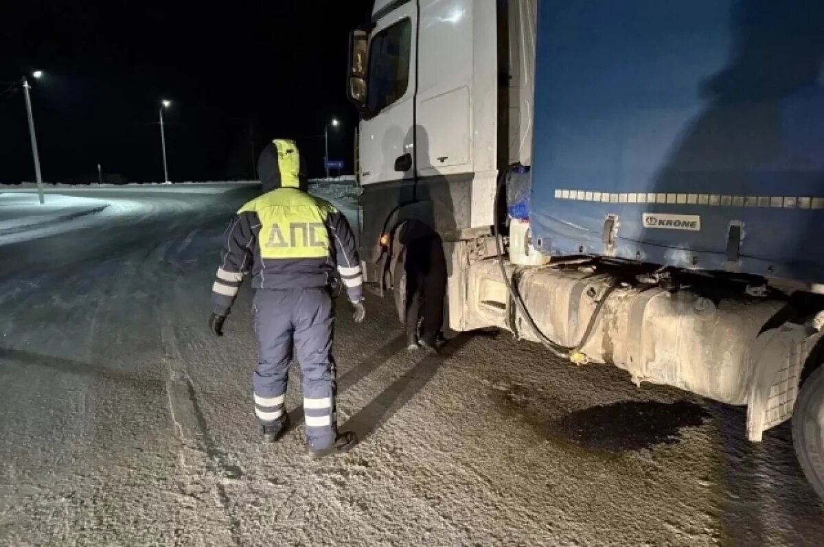    Тюменские автоинспекторы помогли водителям на трассах в сильные морозы