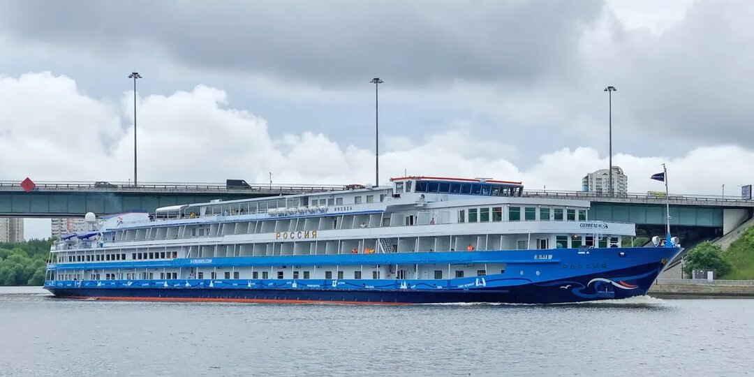 Речные приключения начинаются: Следим за выходом в рейс теплохода «Россия»