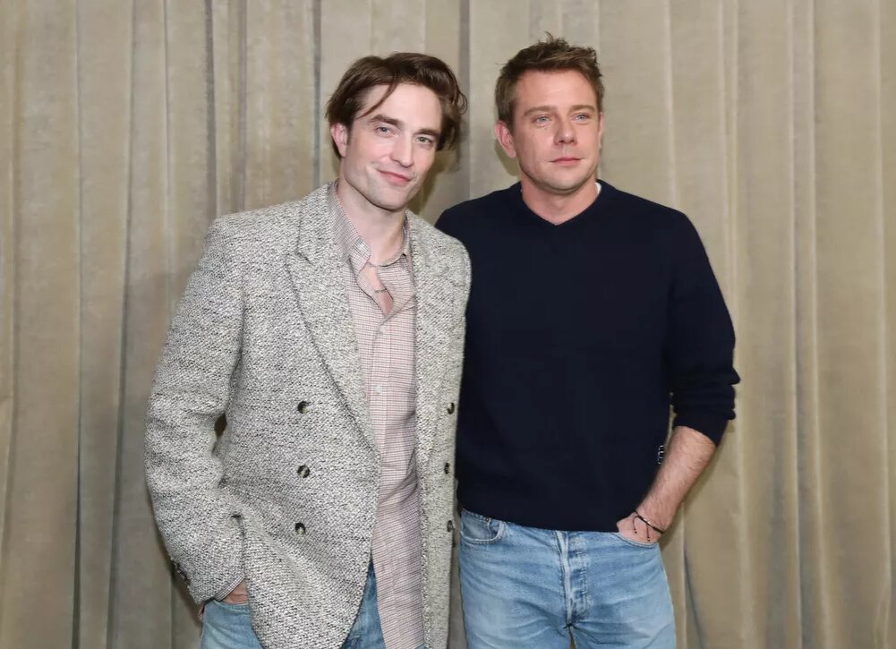    Роберт Паттинсон, Льюис Хэмилтон, Джейми Дорнан и другие звезды на показе Dior