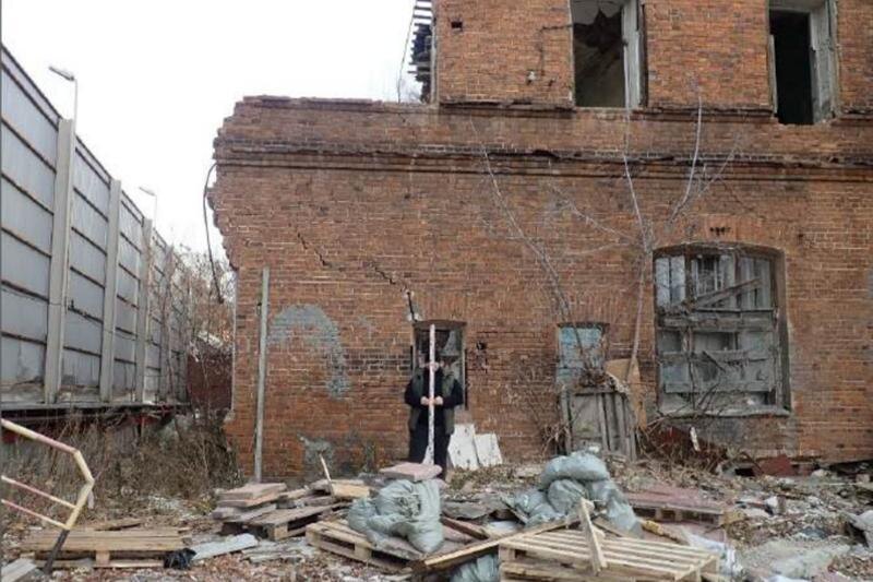    Сайт управления госохраны ОКН по Свердловской области. Полуразрушенное здание у «Покровского пассажа»