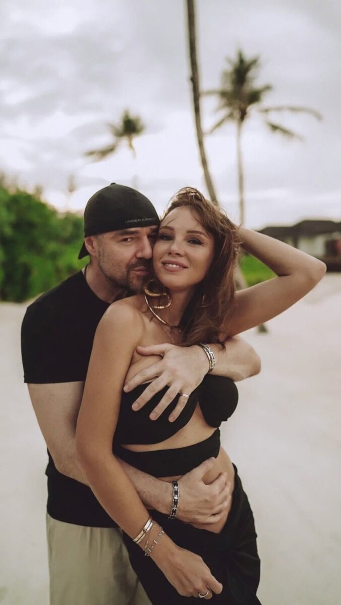    Полина Диброва отдыхает с Романом Товстиком на Мальдивах. Источник: t.me/dibrovapolina