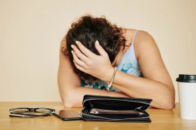    Какой смысл и продолжение пословицы «Скупой платит дважды»?