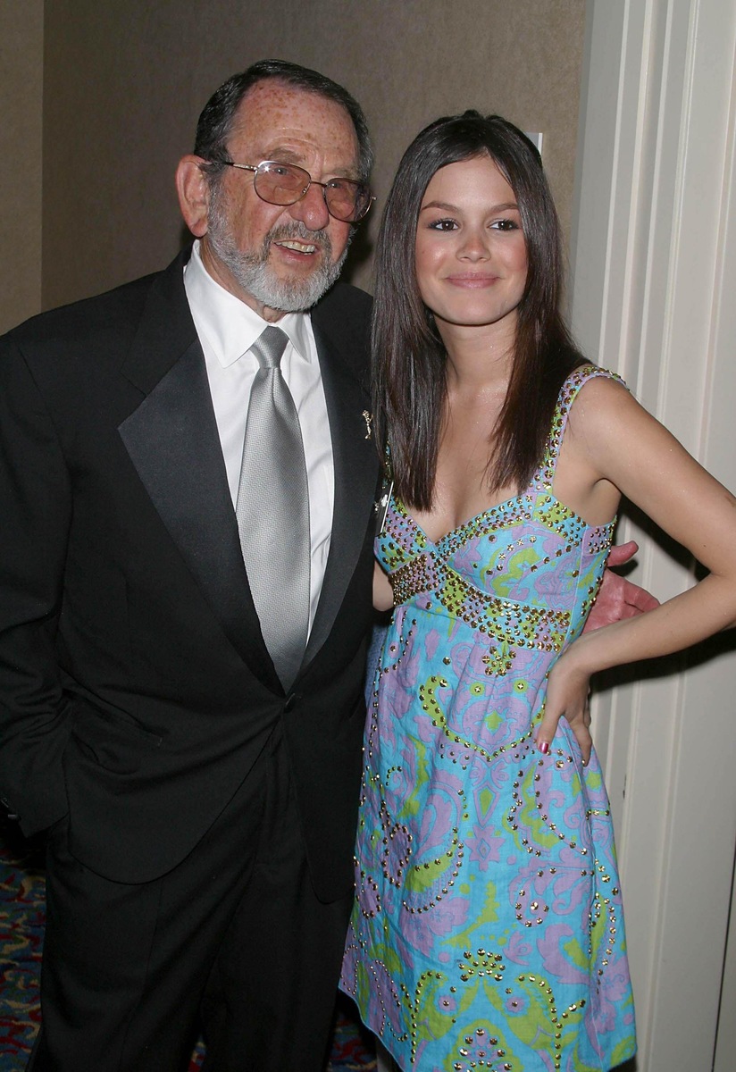    Брюс Билсон с внучкой Рэйчел