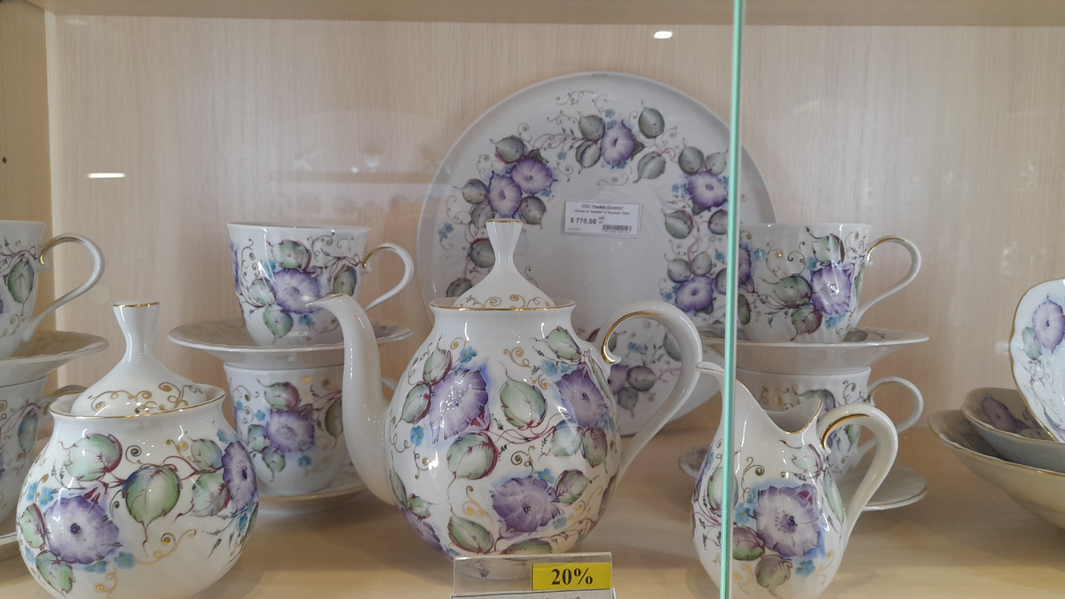 А это даже я уже знаю, форма сервиза "Витая".