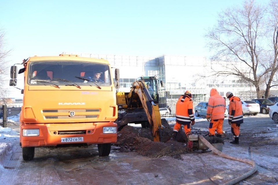    При промерзании почва расширяется и оказывает колоссальное давление на коммуникации. Фото: Росводоканал Оренбург