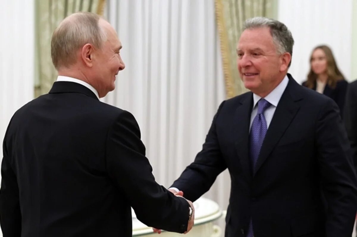    22 января 2026. Президент РФ Владимир Путин и специальный посланник президента США Стивен Уиткофф во время встречи в Москве.