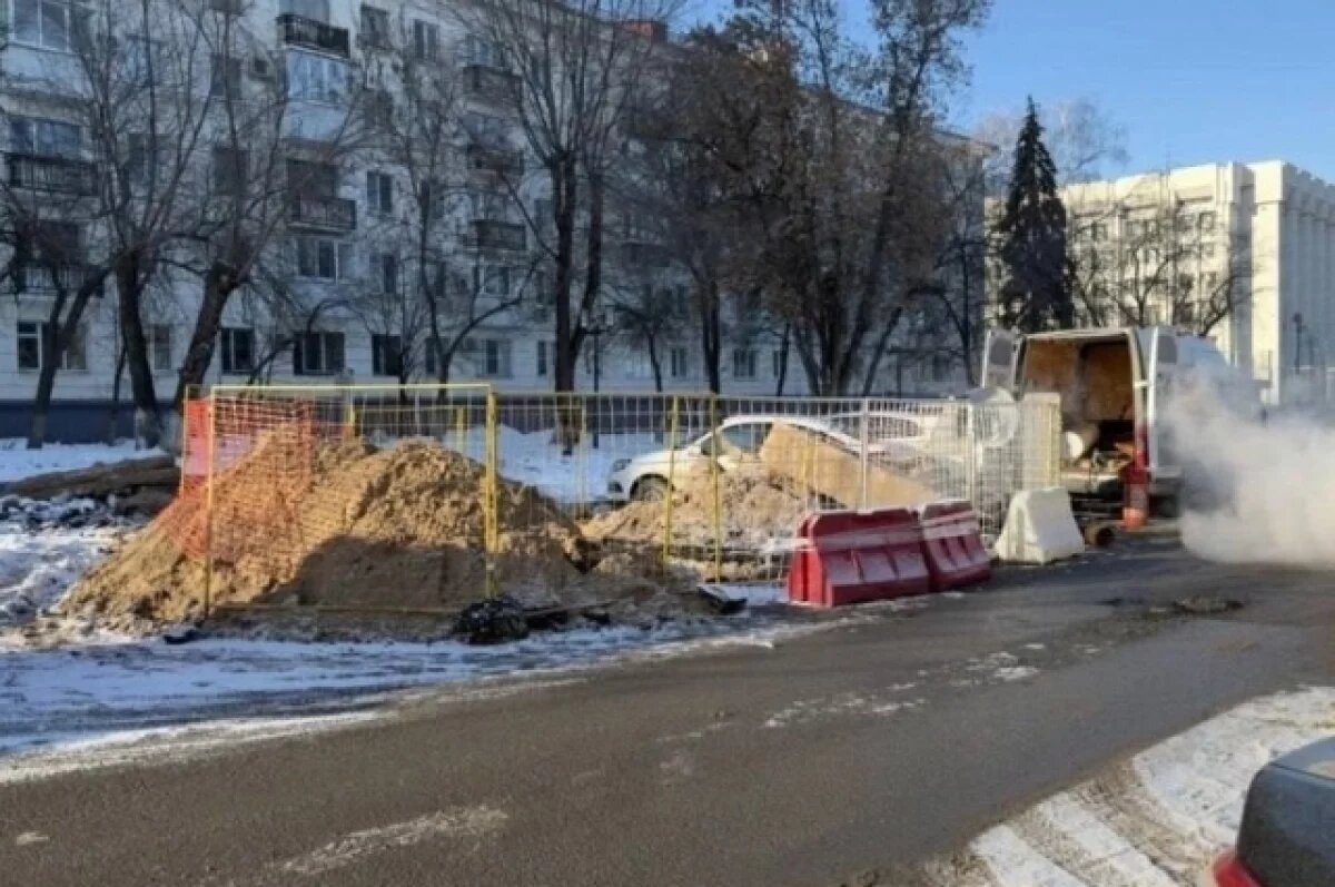    Около здания правительства Самарской области лопнула горячая труба