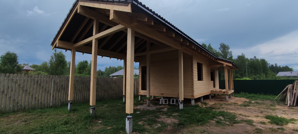 Баня и летняя кухня.