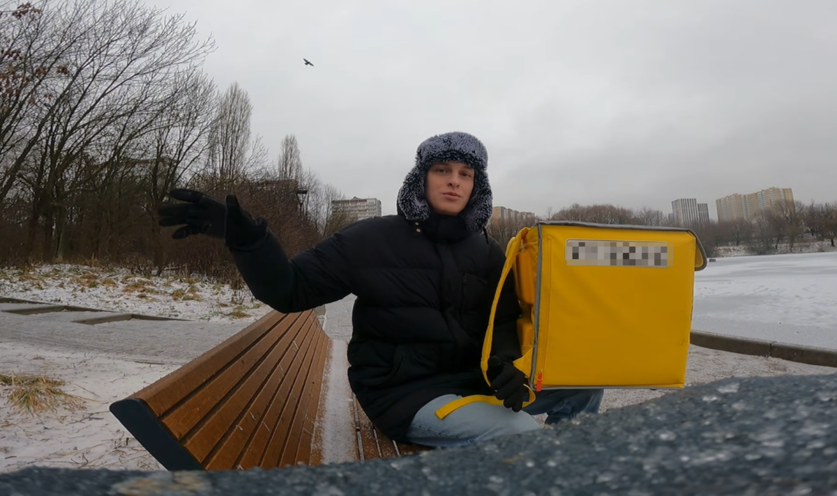 Вот сколько можно заработать зимой пешим курьером в Яндекс Еда.