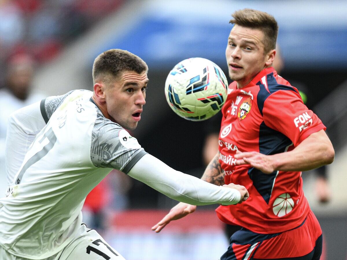    Владислав Саусь (Балтика) и Данил Круговой (ЦСКА) | © РИА Новости / Владимир Астапкович