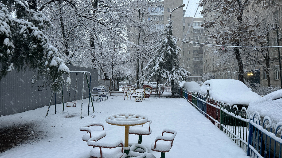 Чтобы вы понимали вот столько снега у нас было. 