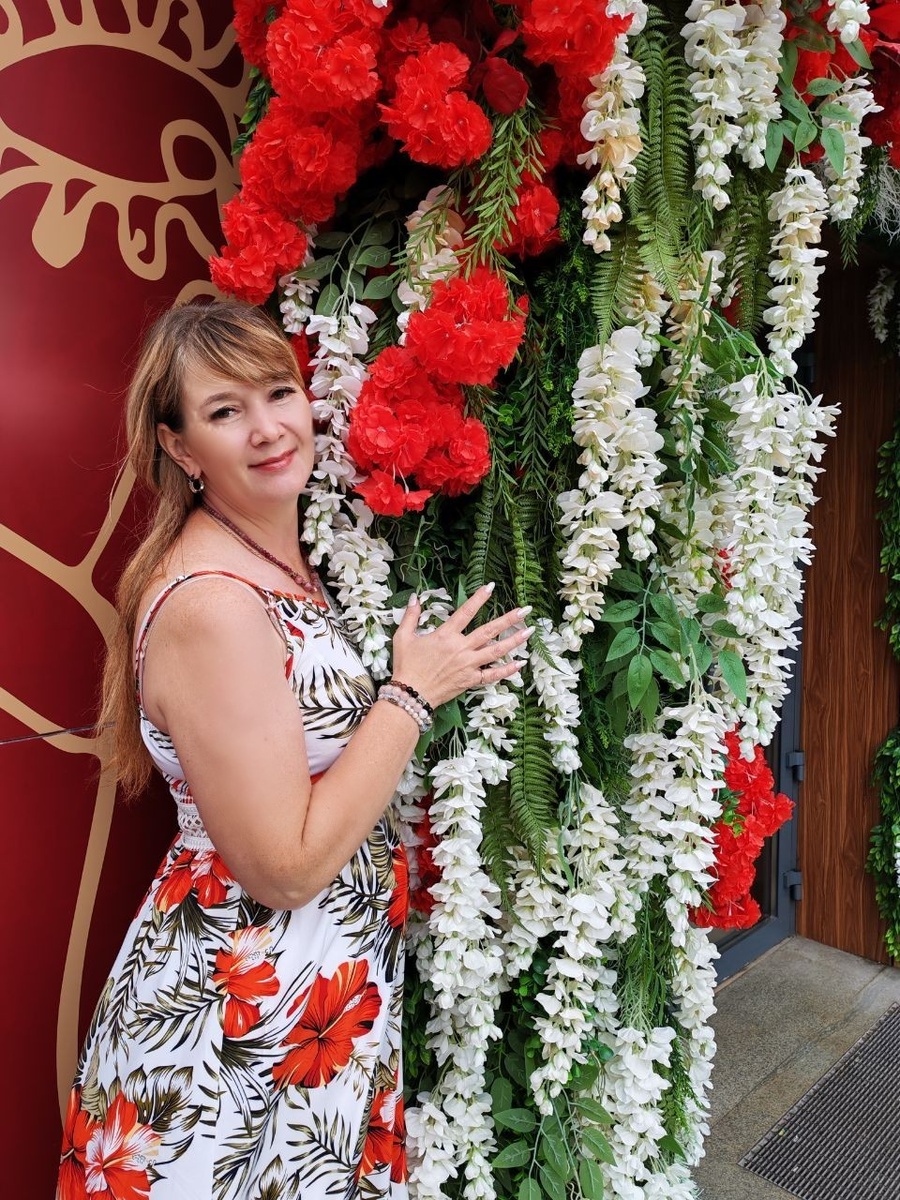 У входа а ресторан "Ем сам". Нижний Тагил