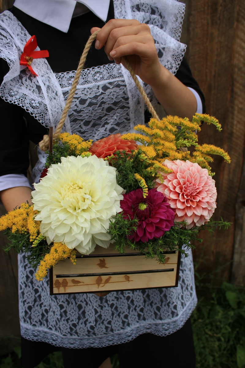 Наши композиции на 1 Сентября. Фото из личного архива.