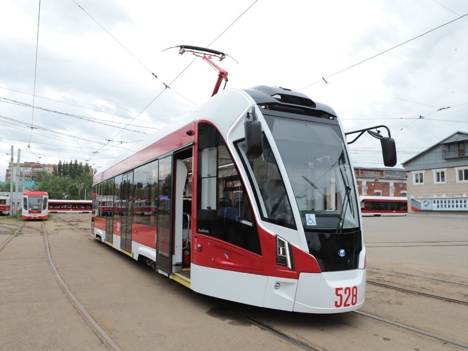    В город поставляют новых "Львят". Фото: Иван Носков