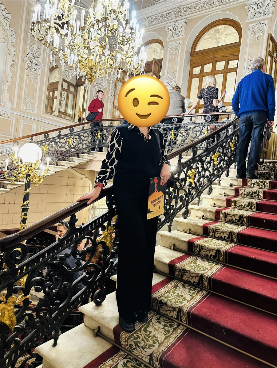 Я себе не нравлюсь здесь, но лестница хорошо видна :))