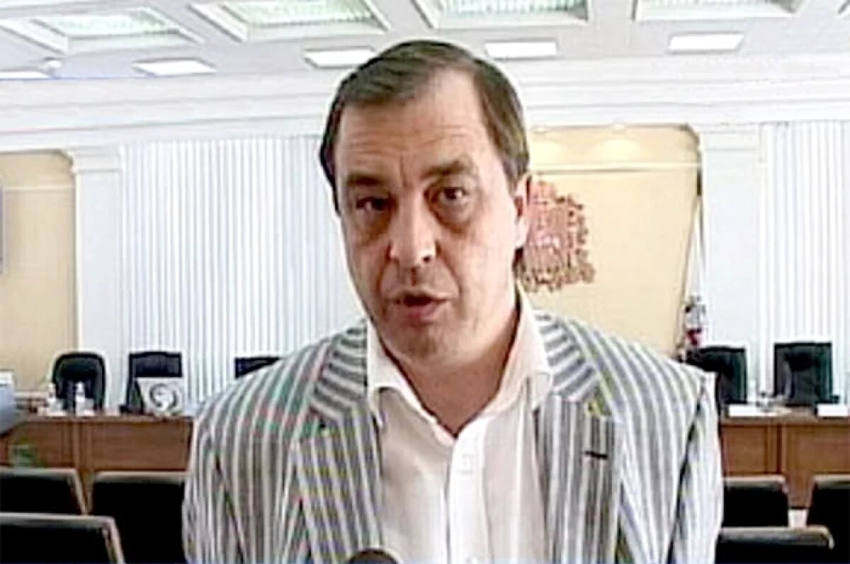    Отвечавший за строительный блок в региональной власти чиновник после госслужбы занялся строительством сам. И получил два судебных приговора.