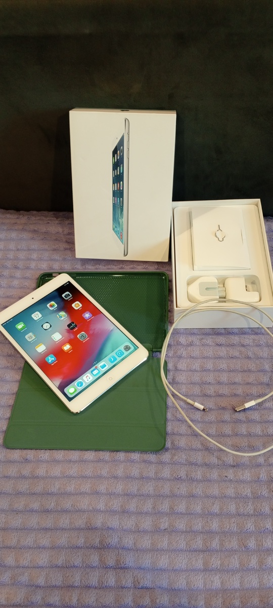 IPad Mini 2-В этой статье рассказывается о истории создания iPad Mini 2 — компактного планшета Apple, который стал продолжением популярной серии устройств. Мы рассмотрим этапы разработки, ключевые технические характеристики и особенности, которые сделали его удобным и востребованным среди пользователей. Также в статье освещается опыт использования iPad Mini 2, его роль в повседневной жизни и бизнесе, а также влияние на развитие мобильных технологий. Читайте, чтобы узнать больше о судьбе этого устройства и его месте в истории портативных гаджетов от Apple.