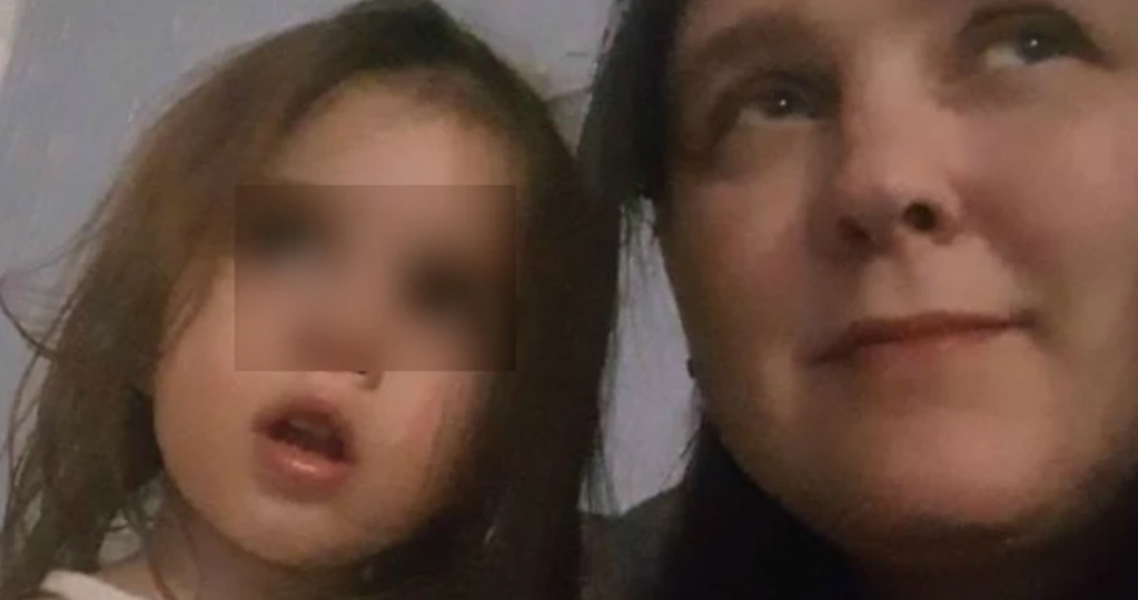 «Я нашла богатых покупателей на дочь — отдавайте Ирочку»: мать-кукушка, отдавшая в приемную семью ребенка, отобрала его через 3 года