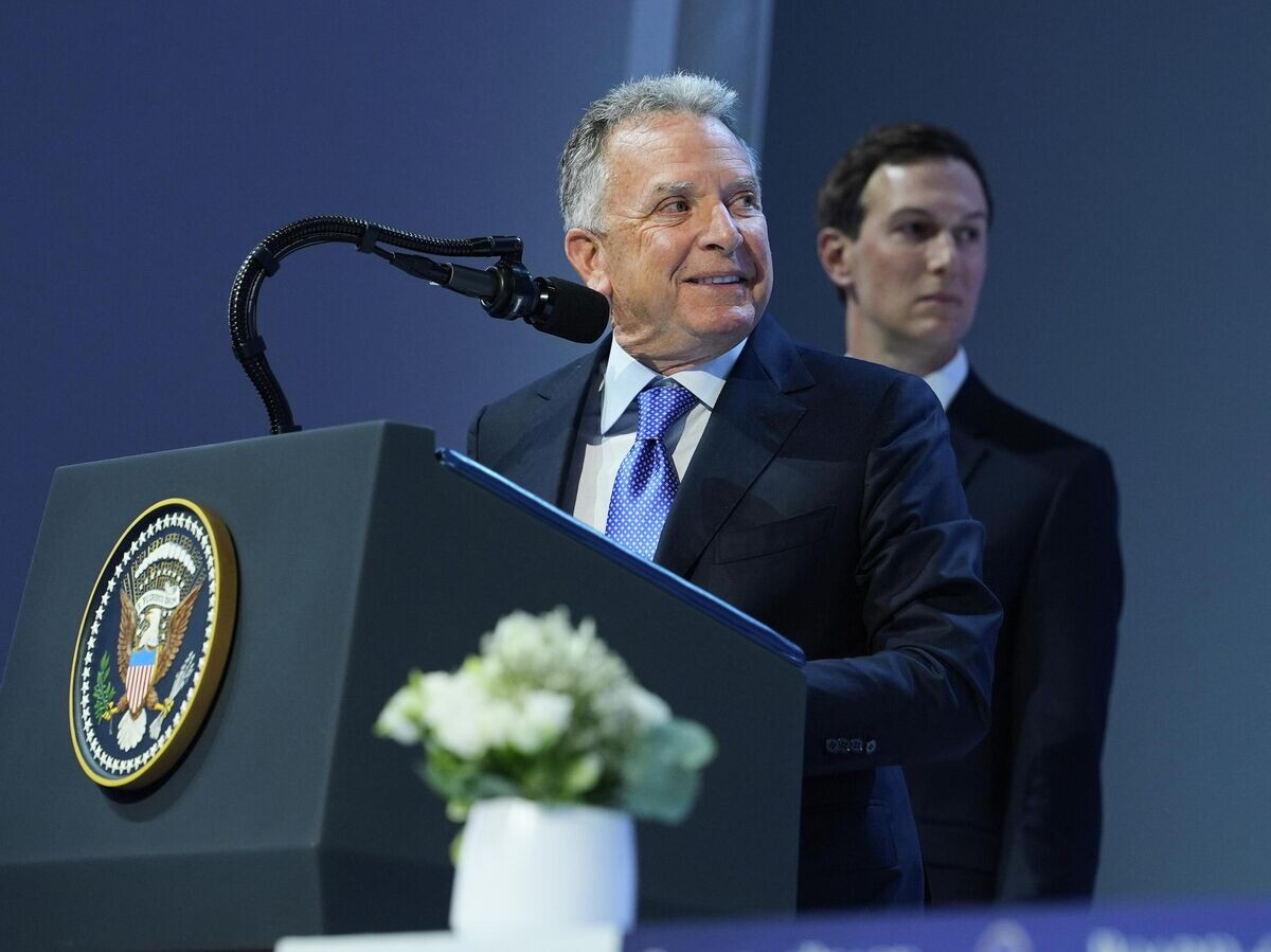    Спецпосланник президента США Стив Уиткофф церемонии подписания устава "Совета мира" в Давосе | © AP Photo / Evan Vucci