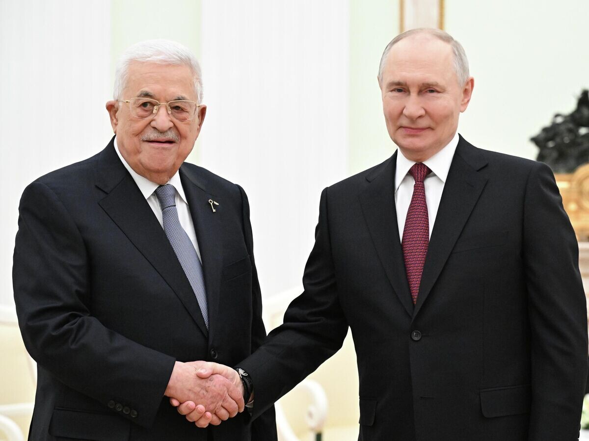    Президент РФ Владимир Путин и президент Палестины Махмуд Аббас во время встречи в Москве | © РИА Новости / Сергей Бобылев