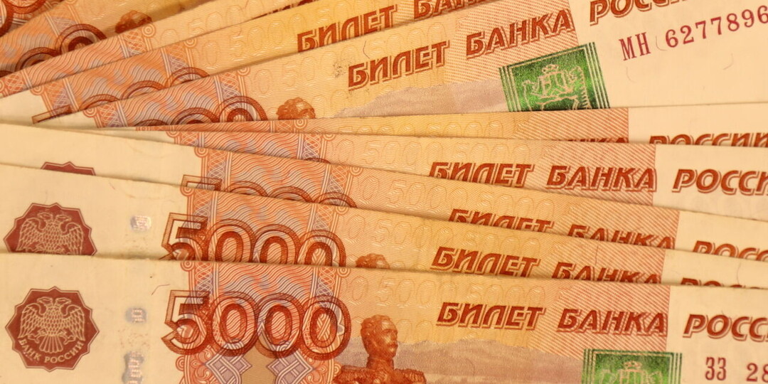 Средняя зарплата в Петербурге превысила 125 тысяч рублей