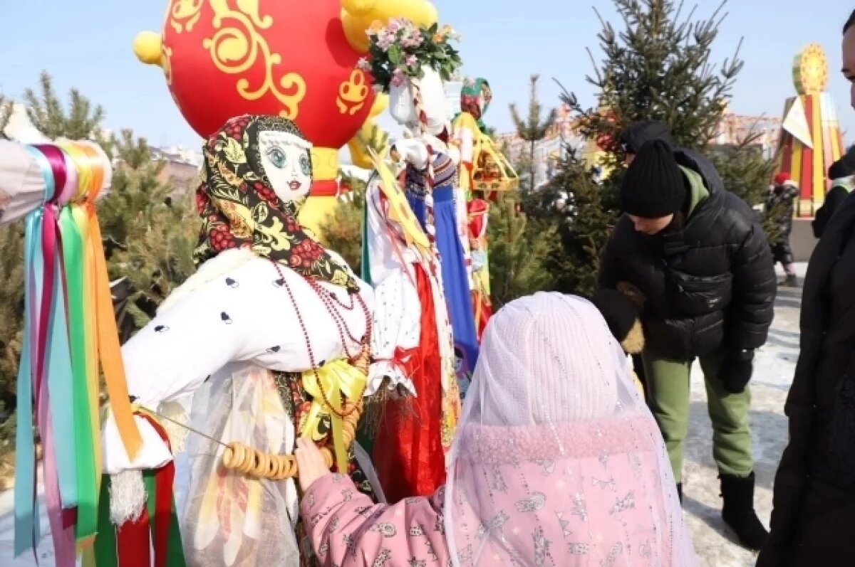    На Масленицу в центре Самары установят десятки кукол-маслён