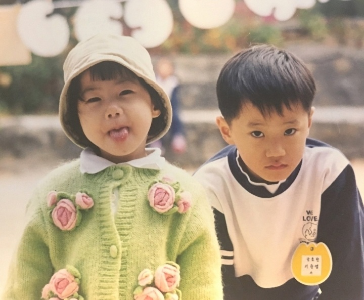 Детское фото с сестрой