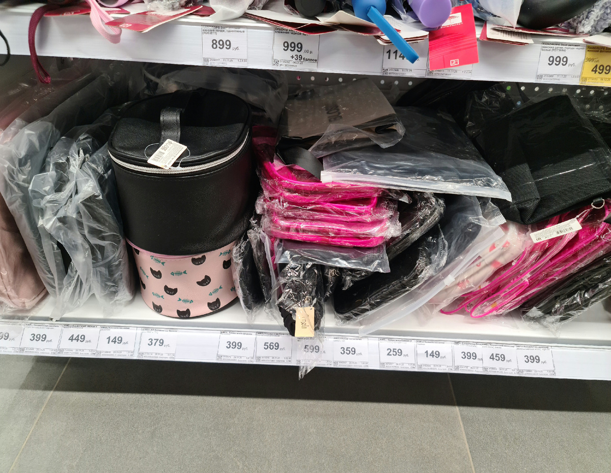 Летим все в космос даже вместе с радугой. А вдруг радуга появиться не только в небе, но еще и в космосе, вот будет интересно на все это глядеть. Зрелище зачетное видать в самом то деле