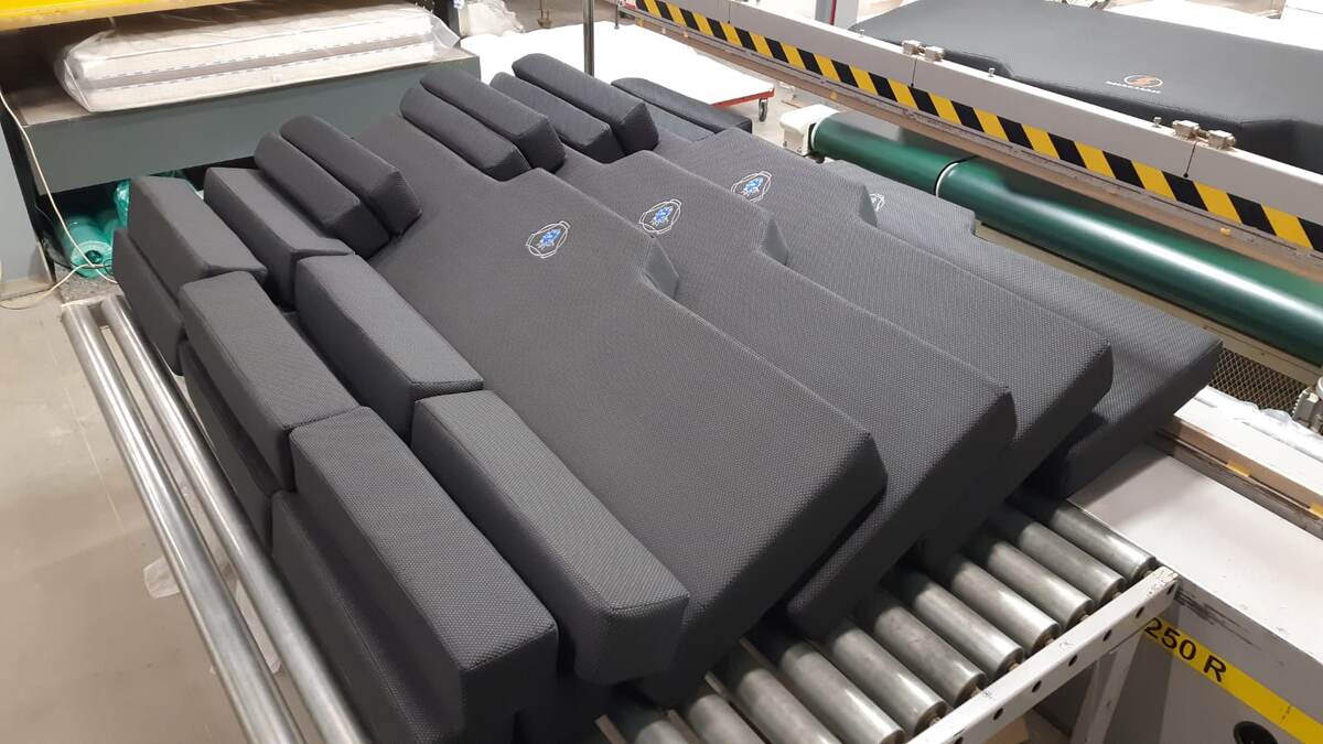 Отгрузка партии матрасов СПАЛБЕР Комфорт SCANIA R5 для ТК из Москвы. Фото Спалбер_1.