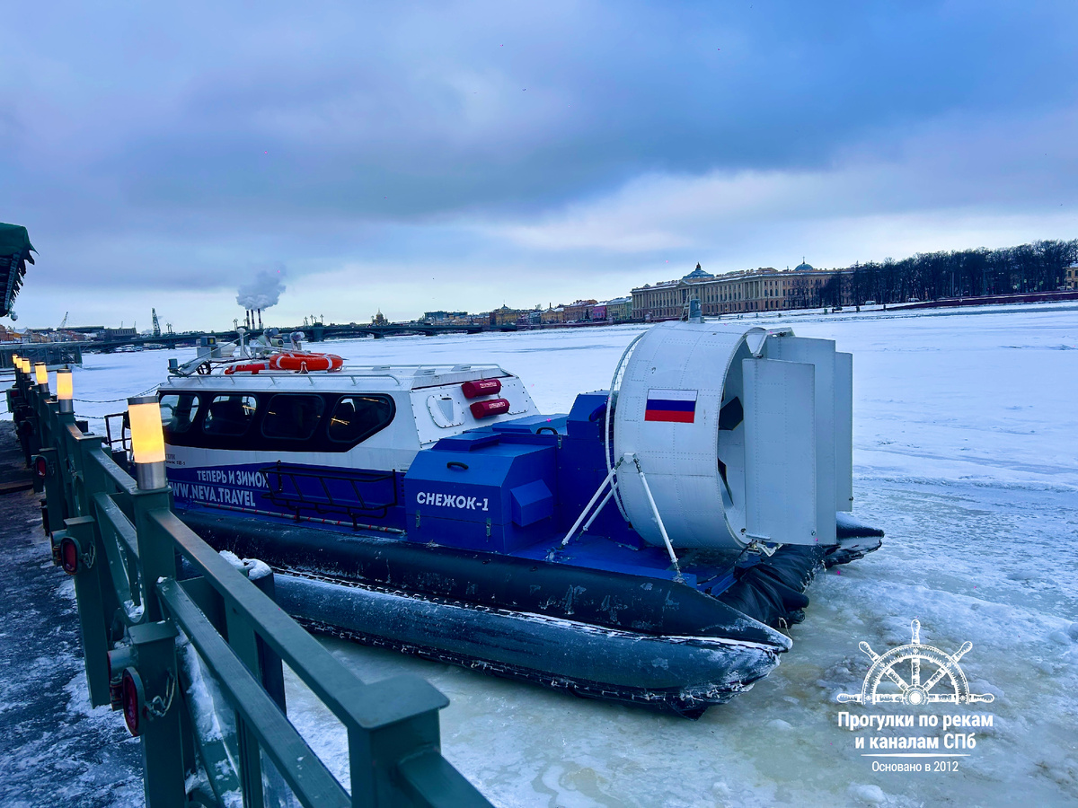 Скоростной катер на воздушной подушке