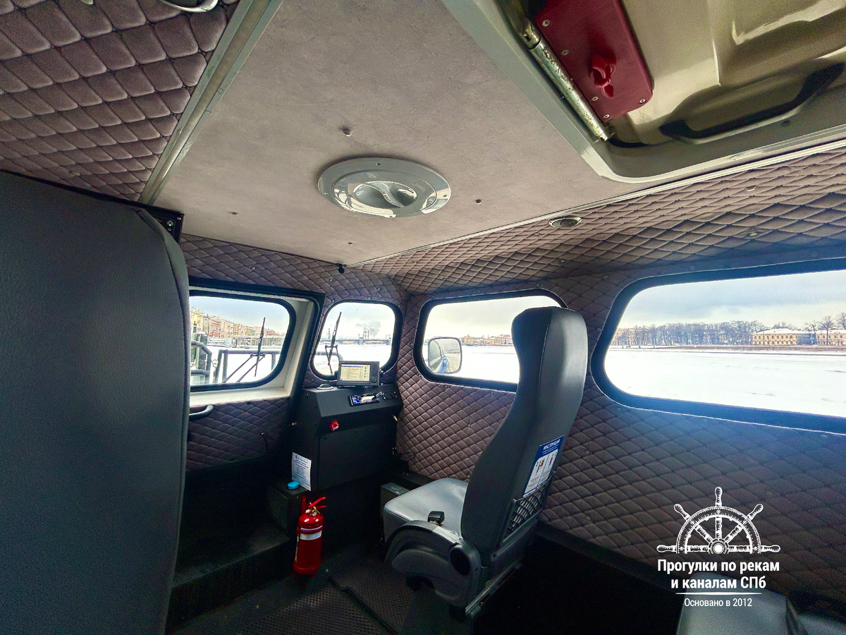 Салон катера на воздушной подушке