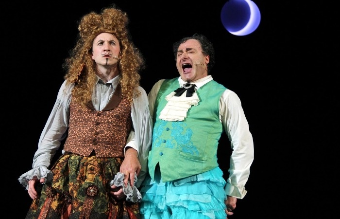 Дмитрий Шаракоис в театре.