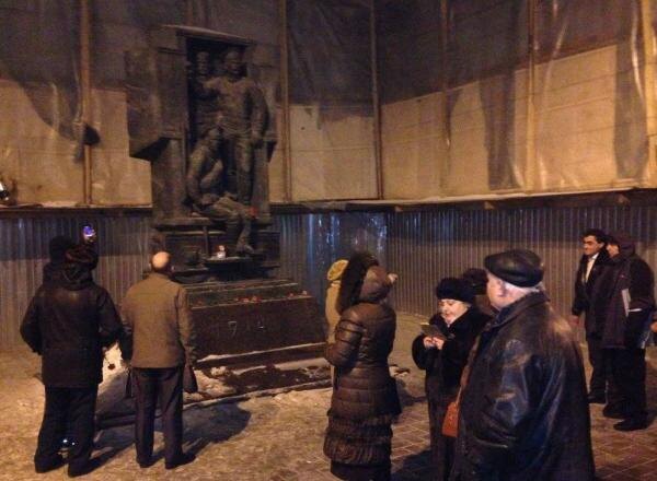 Участники акции памяти в Санкт-Петербурге призвали российскую общественность и СМИ также отметить 100-летие Шамхорской резни и почтить память тысяч невинно убитых солдат Отечества.