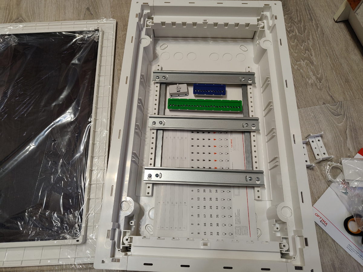 Щит OptiBox Pro внутри