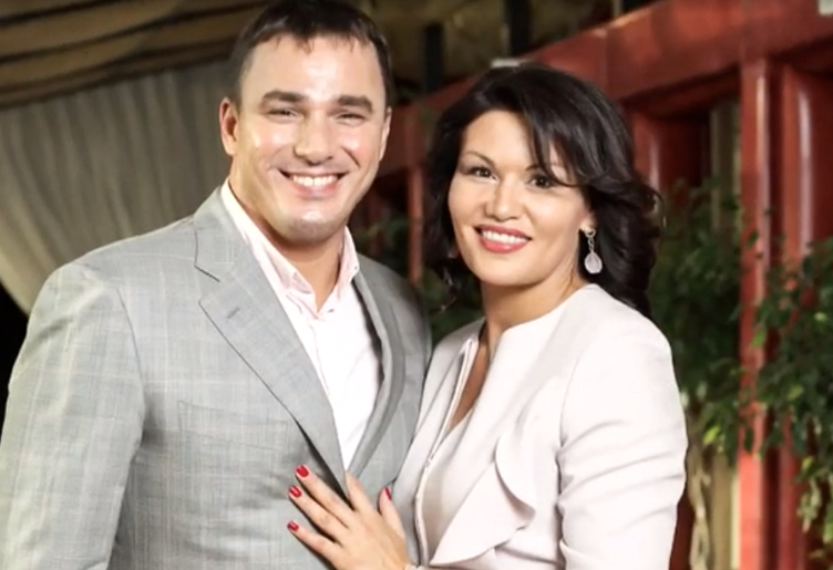 на фото Кирилл Андреев с женой Лолой